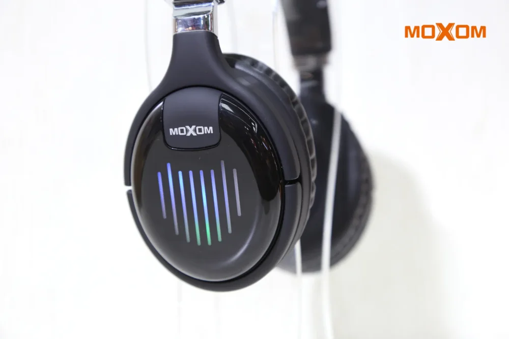 MOXOM MX-WL14 Casque Bluetooth Sans Fil RGB – Écouteurs Pliables avec Basses Puissantes et Design Cyberpunk — image 6