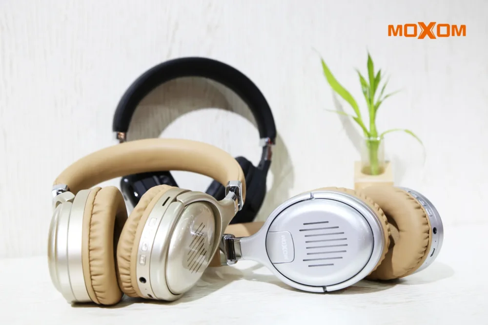 MOXOM MX-WL14 Casque Bluetooth Sans Fil RGB – Écouteurs Pliables avec Basses Puissantes et Design Cyberpunk — image 8