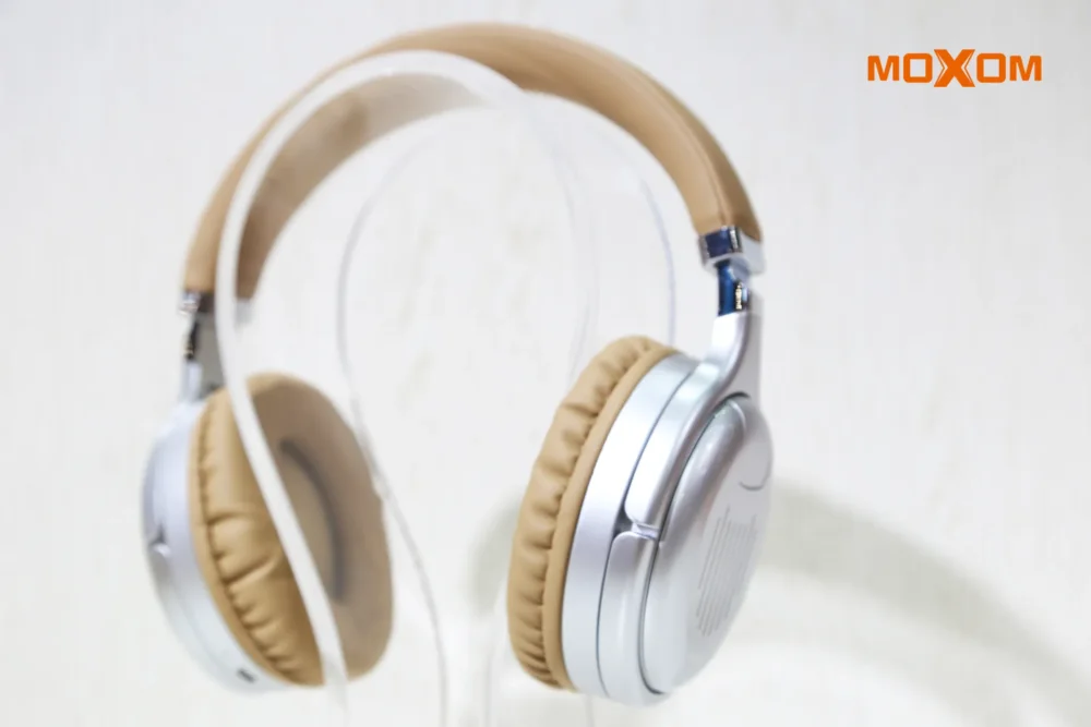MOXOM MX-WL14 Casque Bluetooth Sans Fil RGB – Écouteurs Pliables avec Basses Puissantes et Design Cyberpunk — image 9